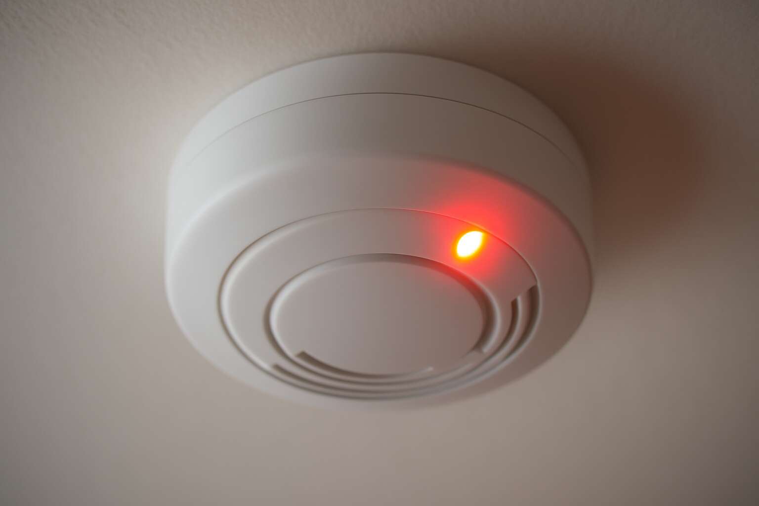 generated_image_6a50dd793c733.jpg are smoke detectors supposed to blink red
