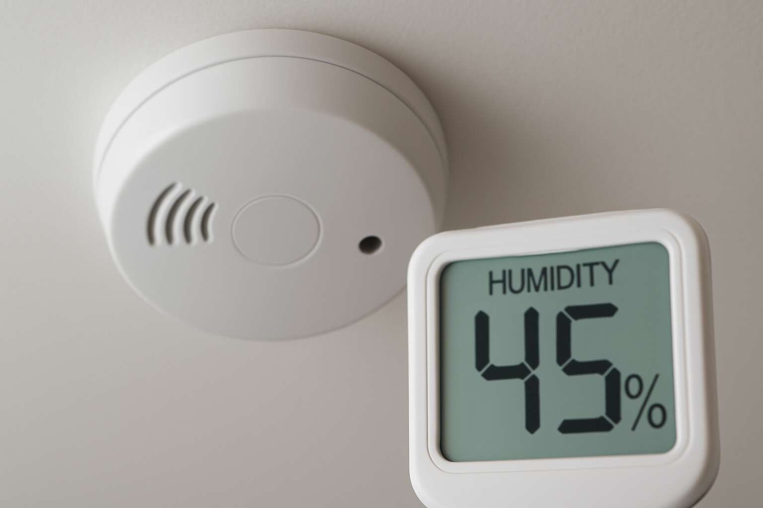 generated_image_6a776b0903c40.jpg smoke detectors humidity