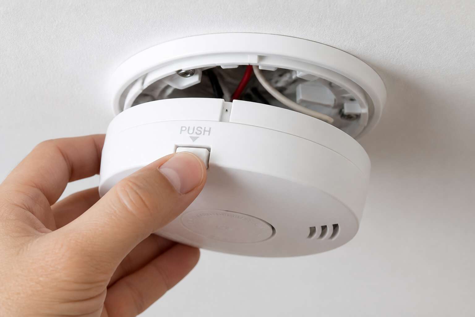 generated_image_6aa10e998d52e.jpg smoke detector unclip and slide